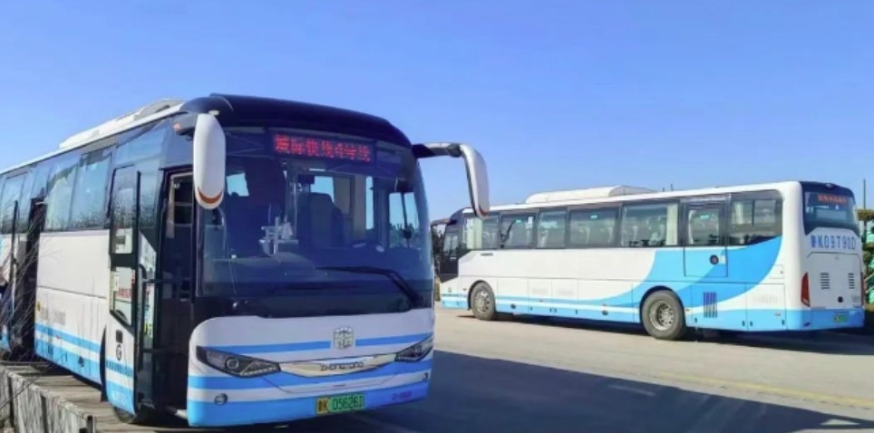 乘坐城際4號(hào)線(xiàn)，打卡布魯維斯、那香海、海草部落，連線(xiàn)貓頭山、火炬八街。